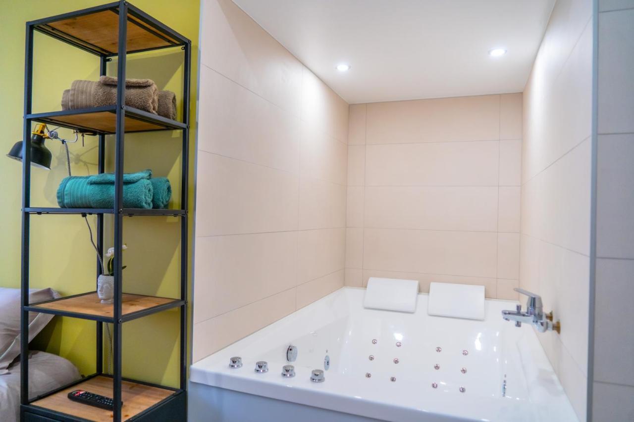 Jacuzzi Terrasse 86 - Terrasse & Climatisation - 4 Personnes - Bnb 에페르네이 외부 사진