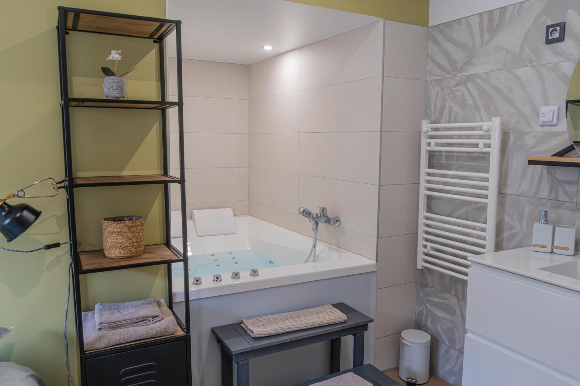 Jacuzzi Terrasse 86 - Terrasse & Climatisation - 4 Personnes - Bnb 에페르네이 외부 사진